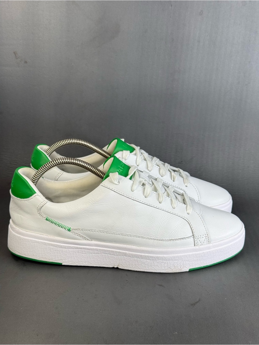 Kizik Vegas white leather sneaker shoes men’s size 10 Wide